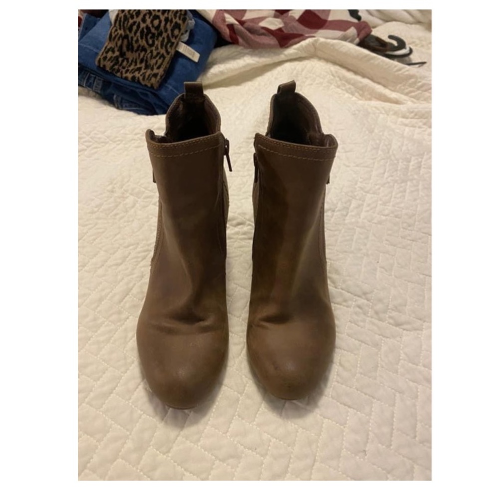 Crown Vintage brown booties